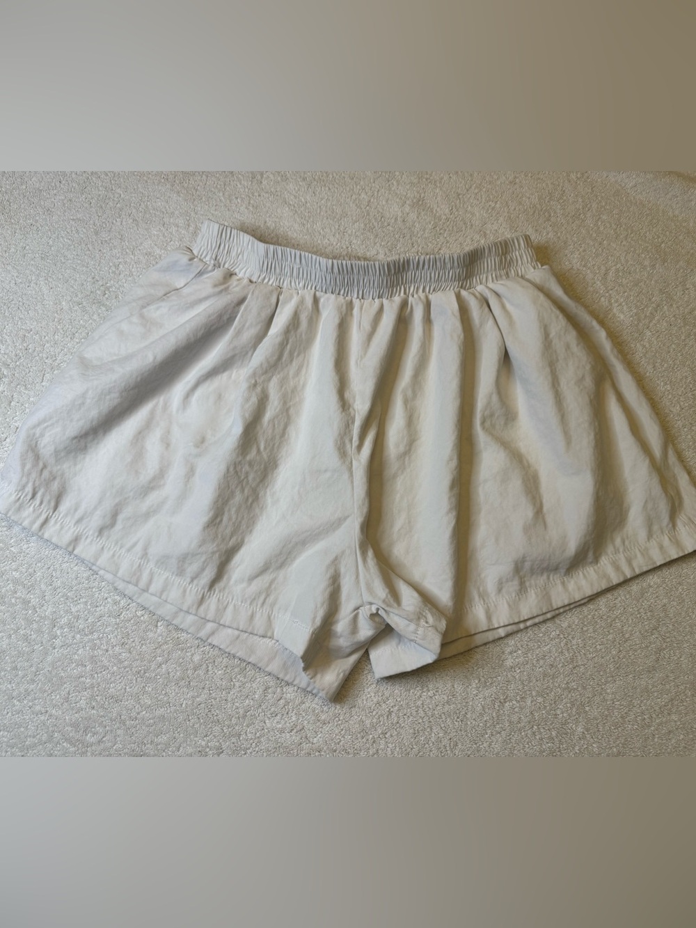 BURU Everyday Shorts White Size Medium M Elastic Waist Poplin Pleated Pocket
